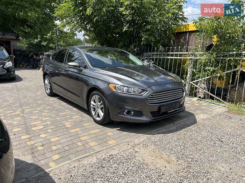 Седан Ford Fusion 2015 в 