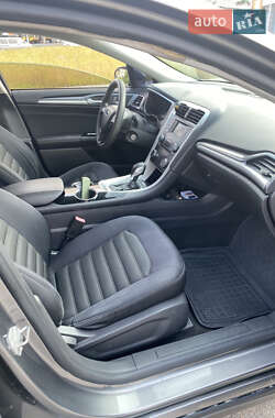 Седан Ford Fusion 2013 в 