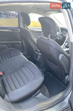 Седан Ford Fusion 2013 в 