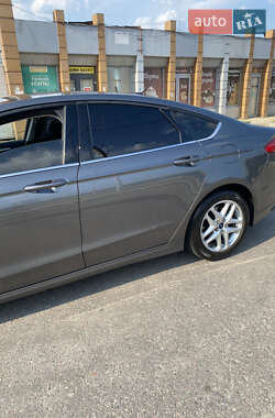 Седан Ford Fusion 2013 в 