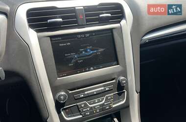 Седан Ford Fusion 2015 в 