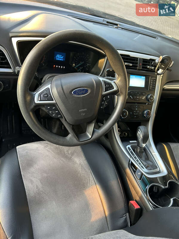 Седан Ford Fusion 2015 в Львові