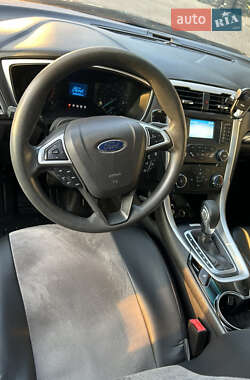 Седан Ford Fusion 2015 в 