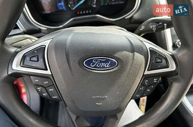 Седан Ford Fusion 2015 в 