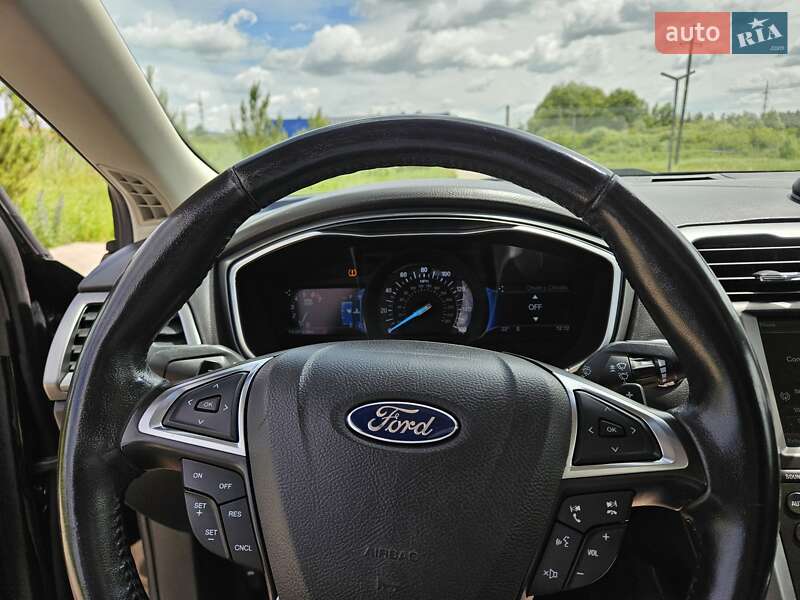Седан Ford Fusion 2016 в Гоще