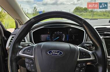 Седан Ford Fusion 2016 в 