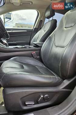 Седан Ford Fusion 2016 в 