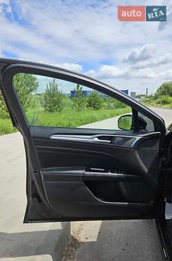 Седан Ford Fusion 2016 в 