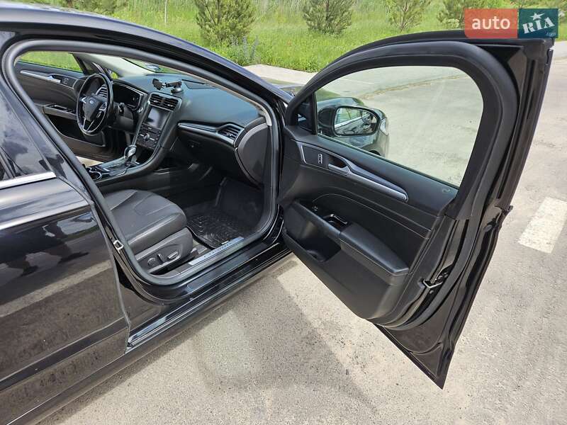 Седан Ford Fusion 2016 в Гоще