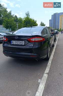 Седан Ford Fusion 2013 в 