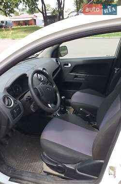 Хэтчбек Ford Fusion 2010 в 