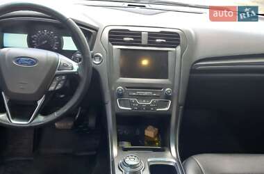Седан Ford Fusion 2018 в 