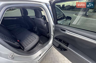Седан Ford Fusion 2016 в 