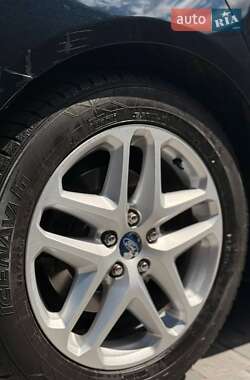 Седан Ford Fusion 2014 в 