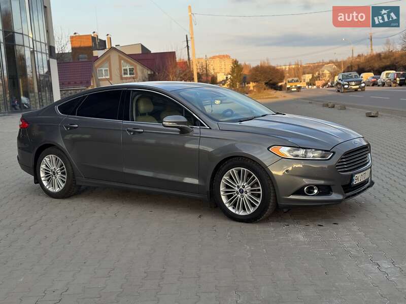Седан Ford Fusion 2014 в Ровно