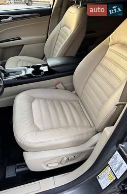 Седан Ford Fusion 2014 в 