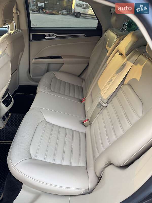 Седан Ford Fusion 2014 в Ровно