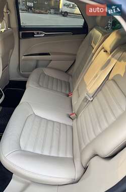 Седан Ford Fusion 2014 в 