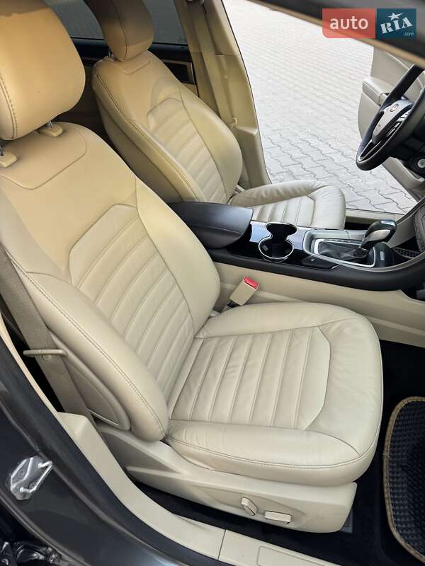 Седан Ford Fusion 2014 в Ровно