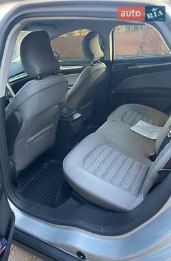 Седан Ford Fusion 2015 в 