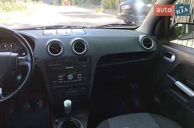 Хэтчбек Ford Fusion 2006 в 