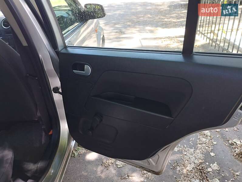 Хэтчбек Ford Fusion 2006 в Черноморске фото 44 Хэтчбек Ford Fusion 2006 в Черноморске