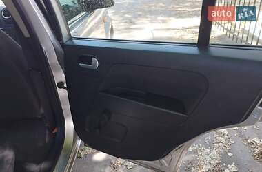 Хэтчбек Ford Fusion 2006 в 