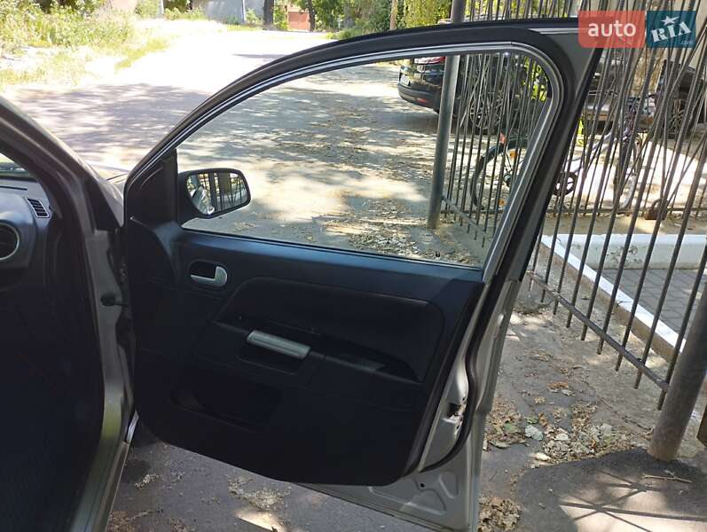 Хэтчбек Ford Fusion 2006 в Черноморске фото 34 Хэтчбек Ford Fusion 2006 в Черноморске