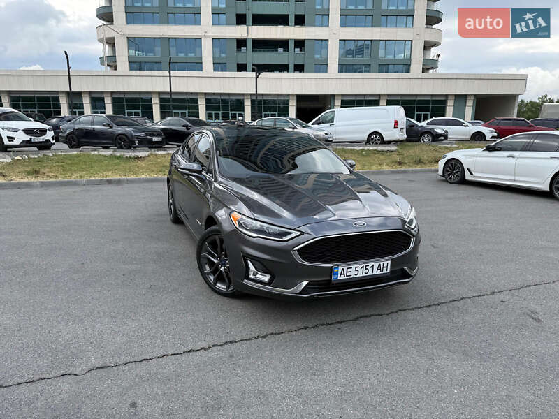 Седан Ford Fusion 2019 в 