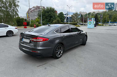 Седан Ford Fusion 2019 в 