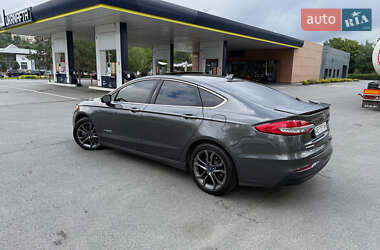 Седан Ford Fusion 2019 в 