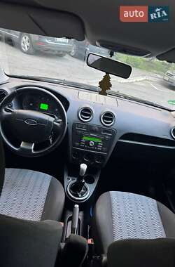 Хэтчбек Ford Fusion 2006 в 