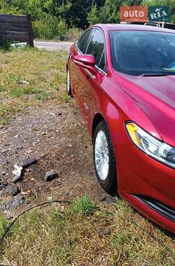 Седан Ford Fusion 2015 в Радивиліві