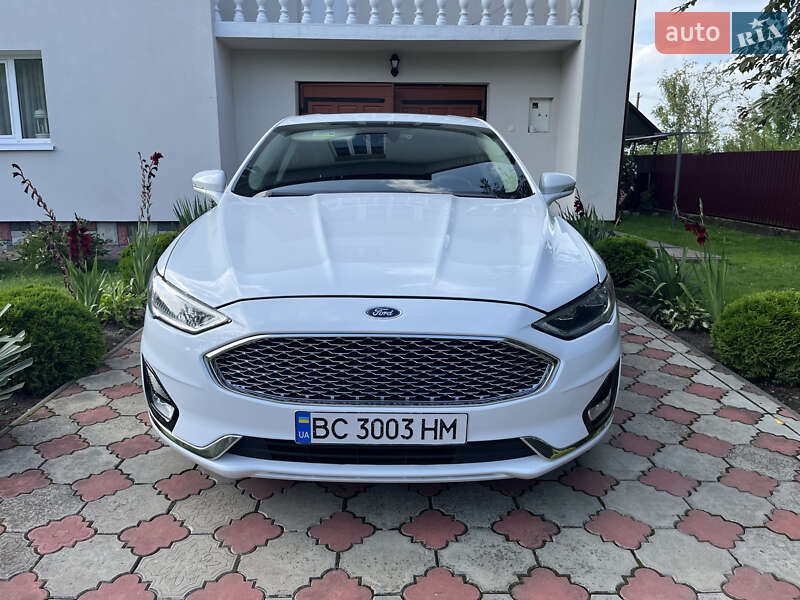 Седан Ford Fusion 2018 в Львові