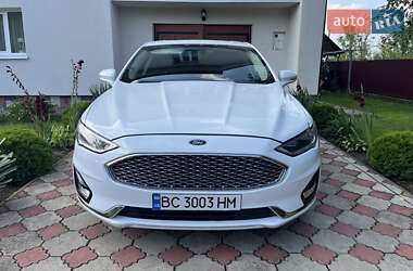 Седан Ford Fusion 2018 в 