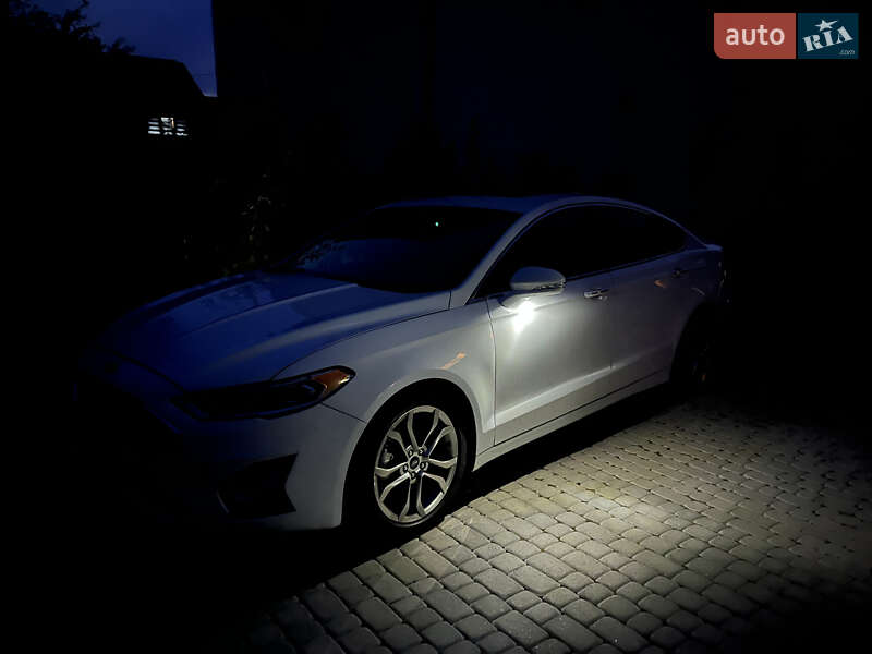 Седан Ford Fusion 2018 в Львові