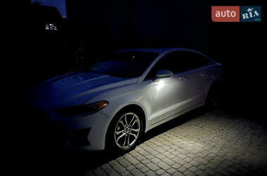 Седан Ford Fusion 2018 в 