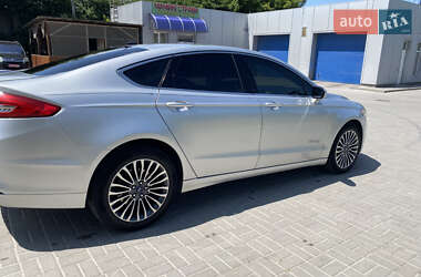 Седан Ford Fusion 2016 в 