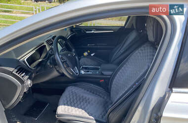 Седан Ford Fusion 2016 в 