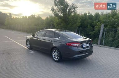 Седан Ford Fusion 2016 в 