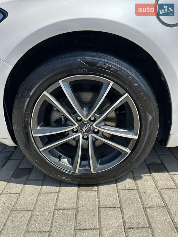 Седан Ford Fusion 2013 в Хусте