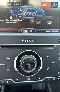 Седан Ford Fusion 2013 в 