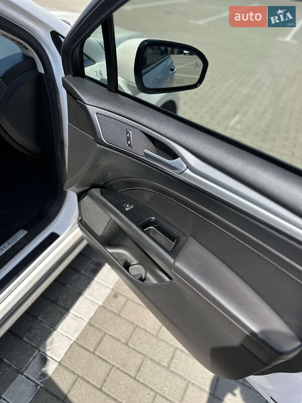 Седан Ford Fusion 2013 в Хусте