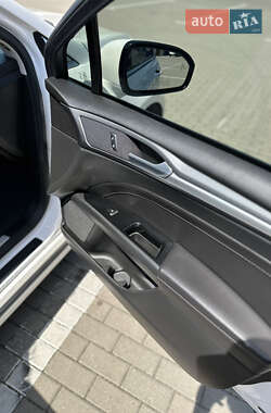 Седан Ford Fusion 2013 в 