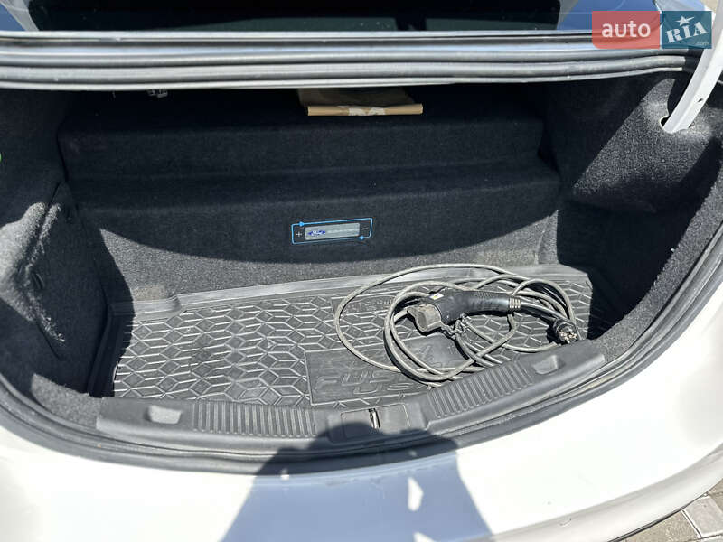 Седан Ford Fusion 2013 в Хусте