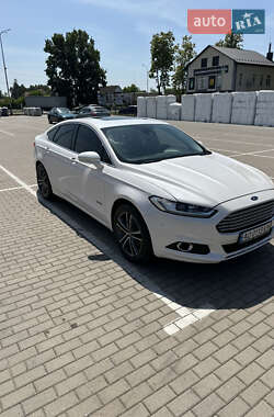 Седан Ford Fusion 2013 в 