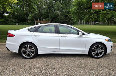 Седан Ford Fusion 2019 в 