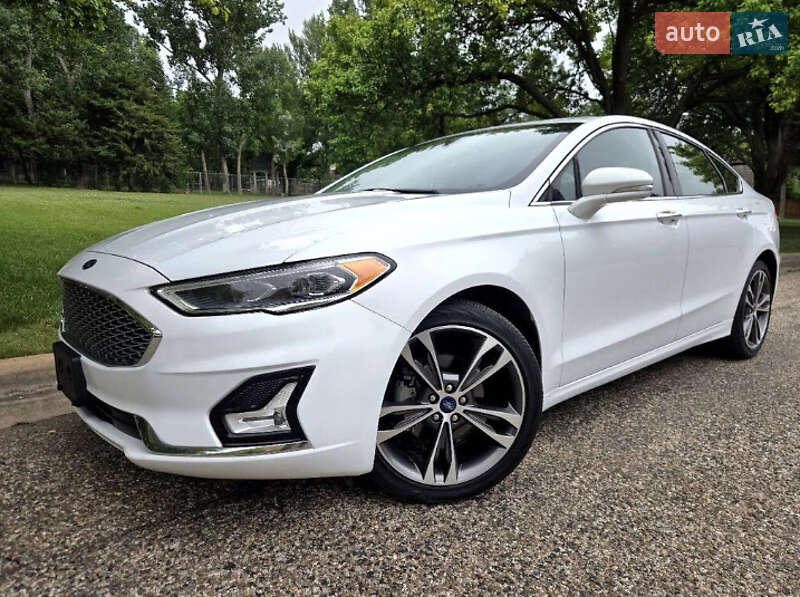 Седан Ford Fusion 2019 в 