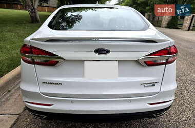Седан Ford Fusion 2019 в 