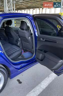 Седан Ford Fusion 2015 в 